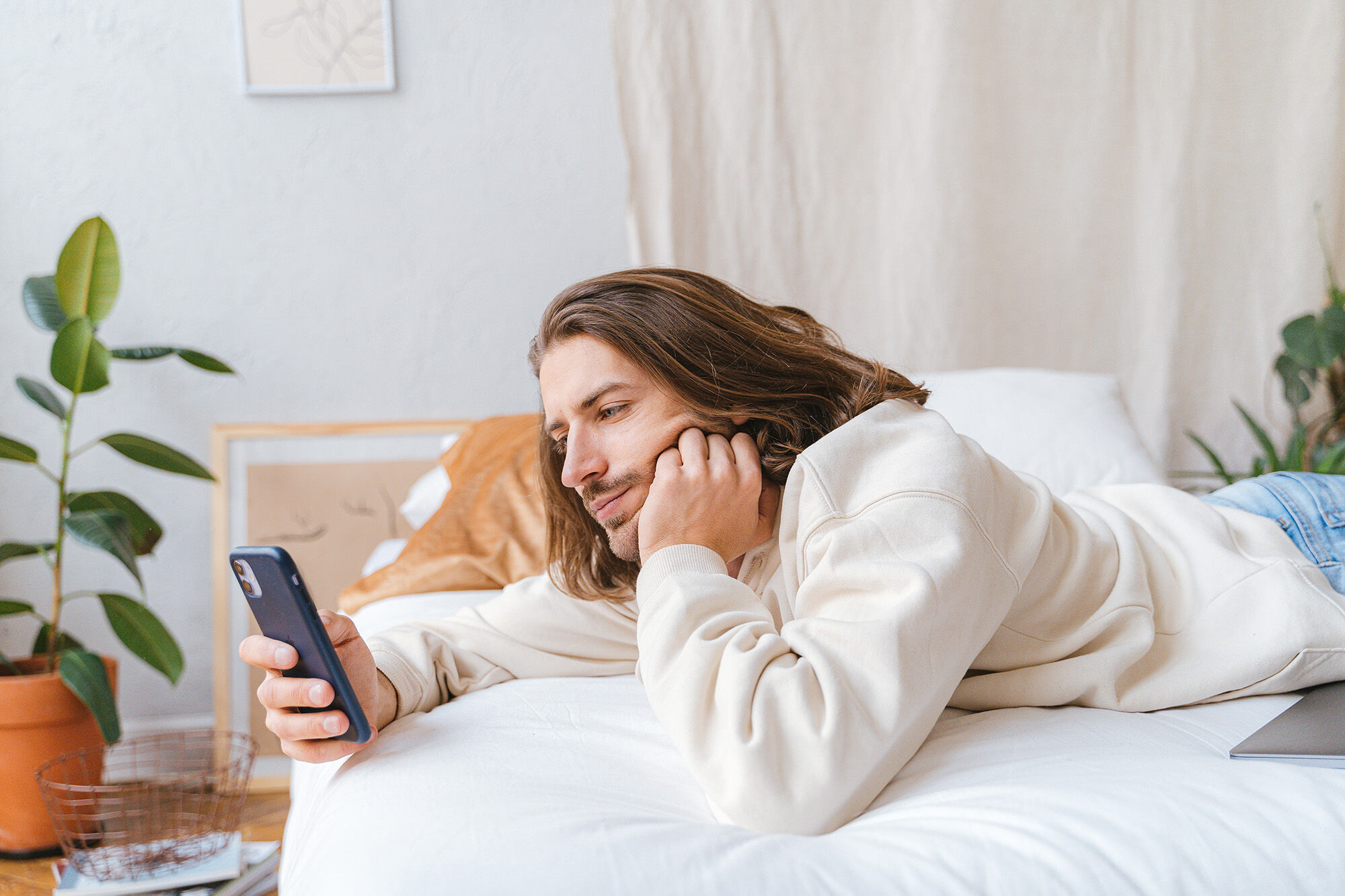 How to Ban Your Phone from Your Bedroom in 3 Easy Steps