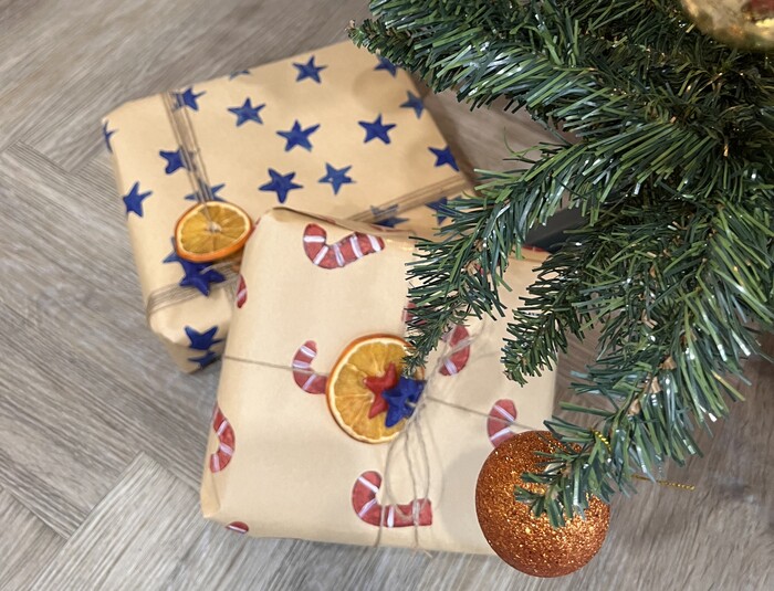 Easy Christmas Crafts: DIY Wrapping Paper and Decorations